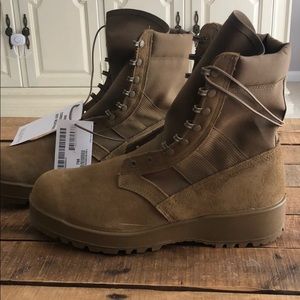 ✨BRAND NEW ✨Army coyote colored boots